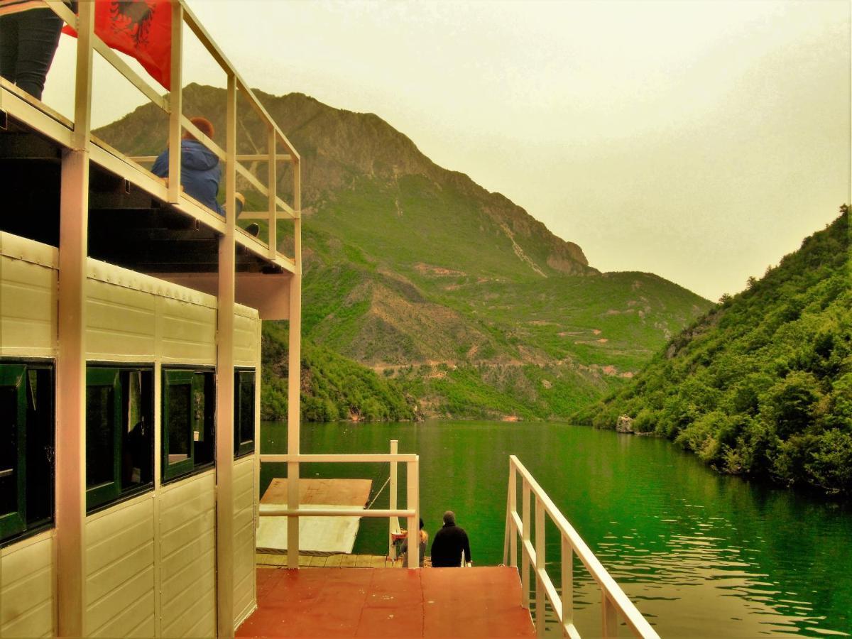 Rozafa Ferry & Accommodation Koman Exteriér fotografie