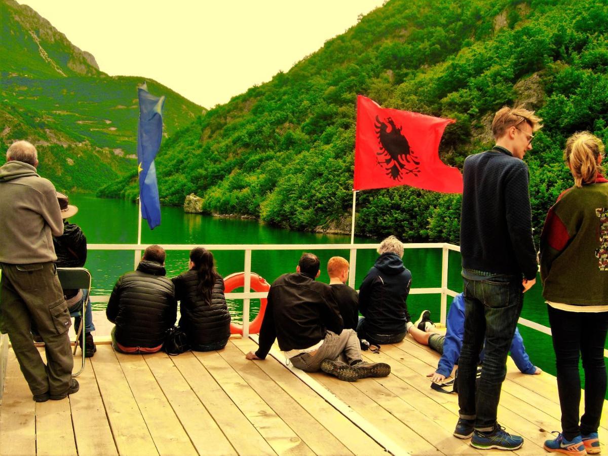 Rozafa Ferry & Accommodation Koman Exteriér fotografie