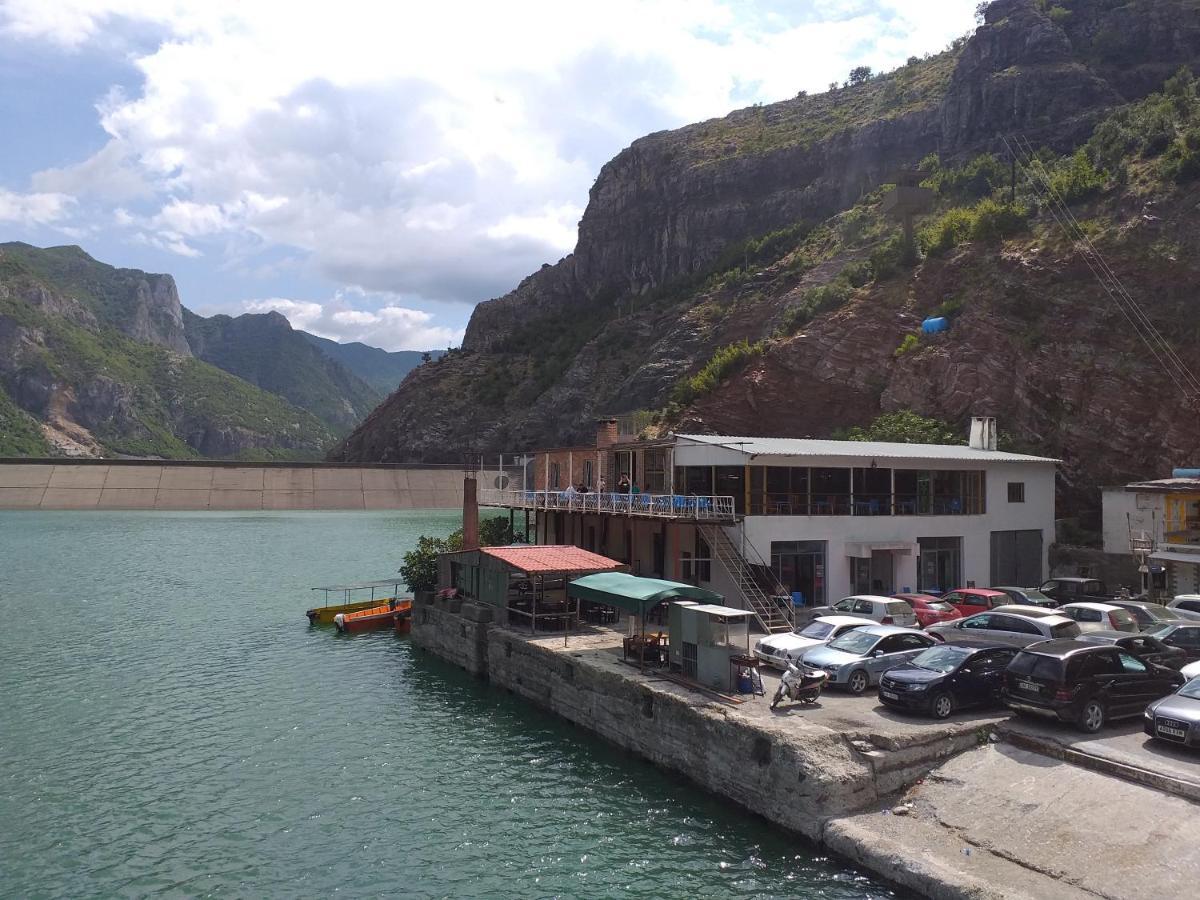 Rozafa Ferry & Accommodation Koman Exteriér fotografie